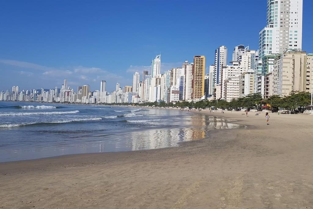 1 Quadra Da Praia E Da Roda Gigante Balneario Camboriu Exterior foto