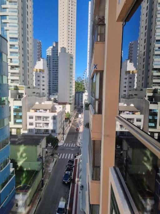 1 Quadra Da Praia E Da Roda Gigante Balneario Camboriu Exterior foto