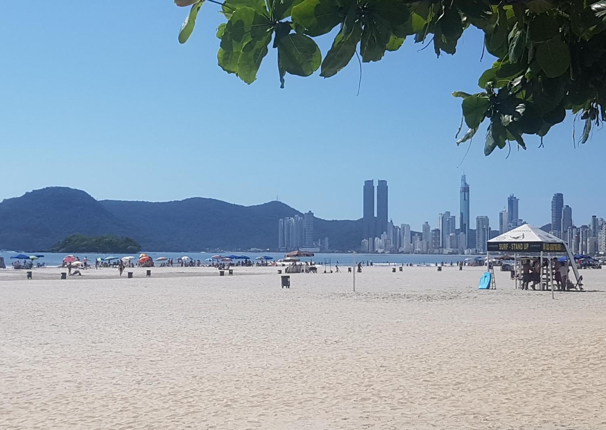 1 Quadra Da Praia E Da Roda Gigante Balneario Camboriu Exterior foto